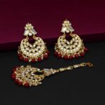 Red Color Kundan Earrings With Maang Tikka