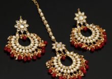 MAYURI - Maroon Color Kundan Earrings With Maang Tikka